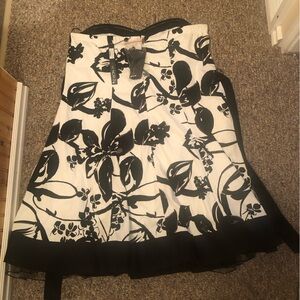 Size large New Noir white dress with black print